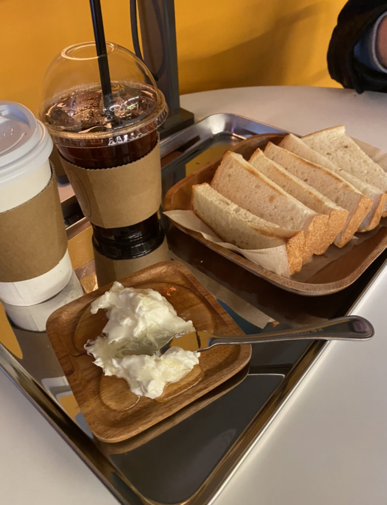 【韓国・新村】新鮮クロテッドクリーム食パン＆絶品コーヒーが味わえるNONTANT COFFEEカフェ